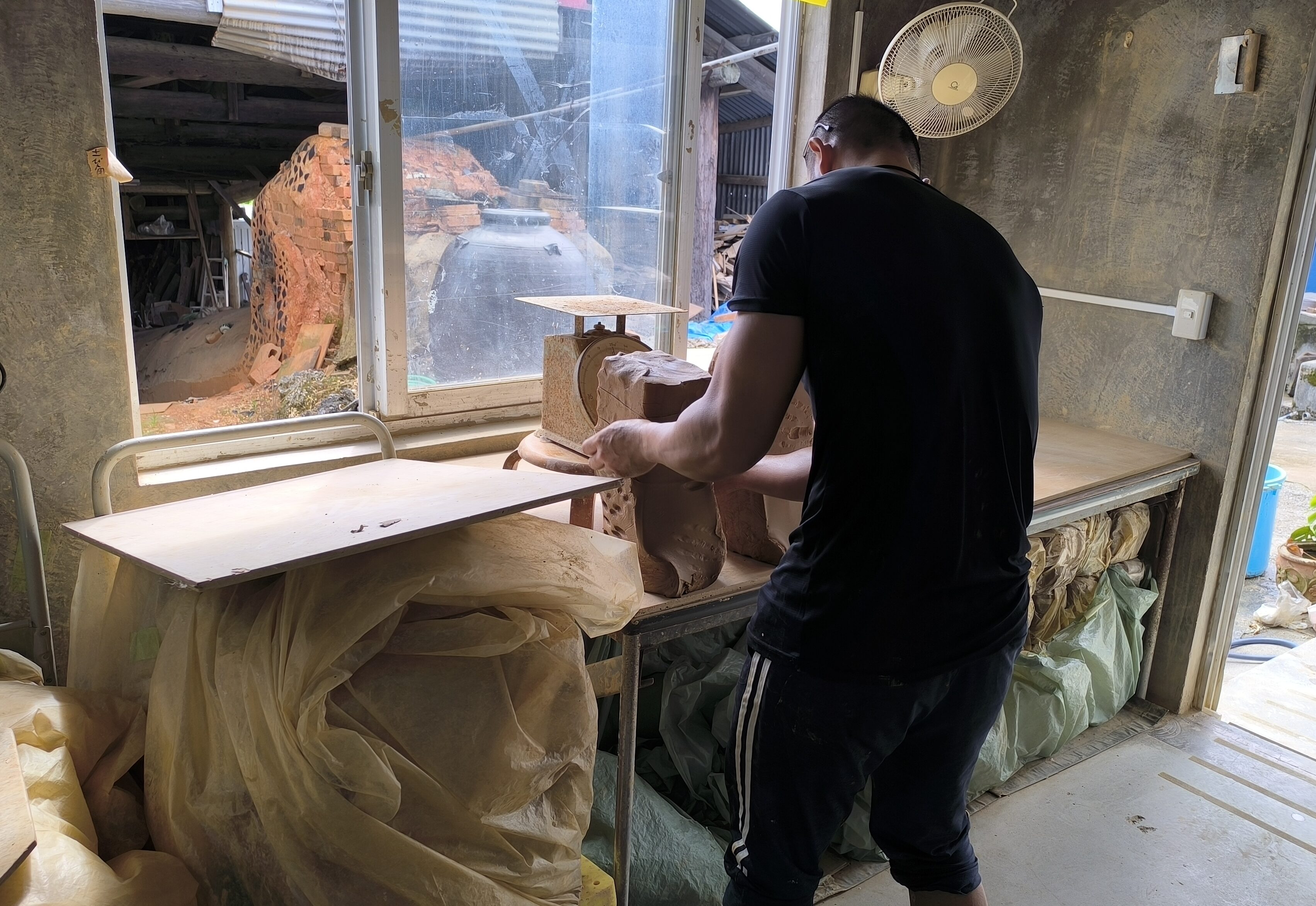 土をまとめて成型