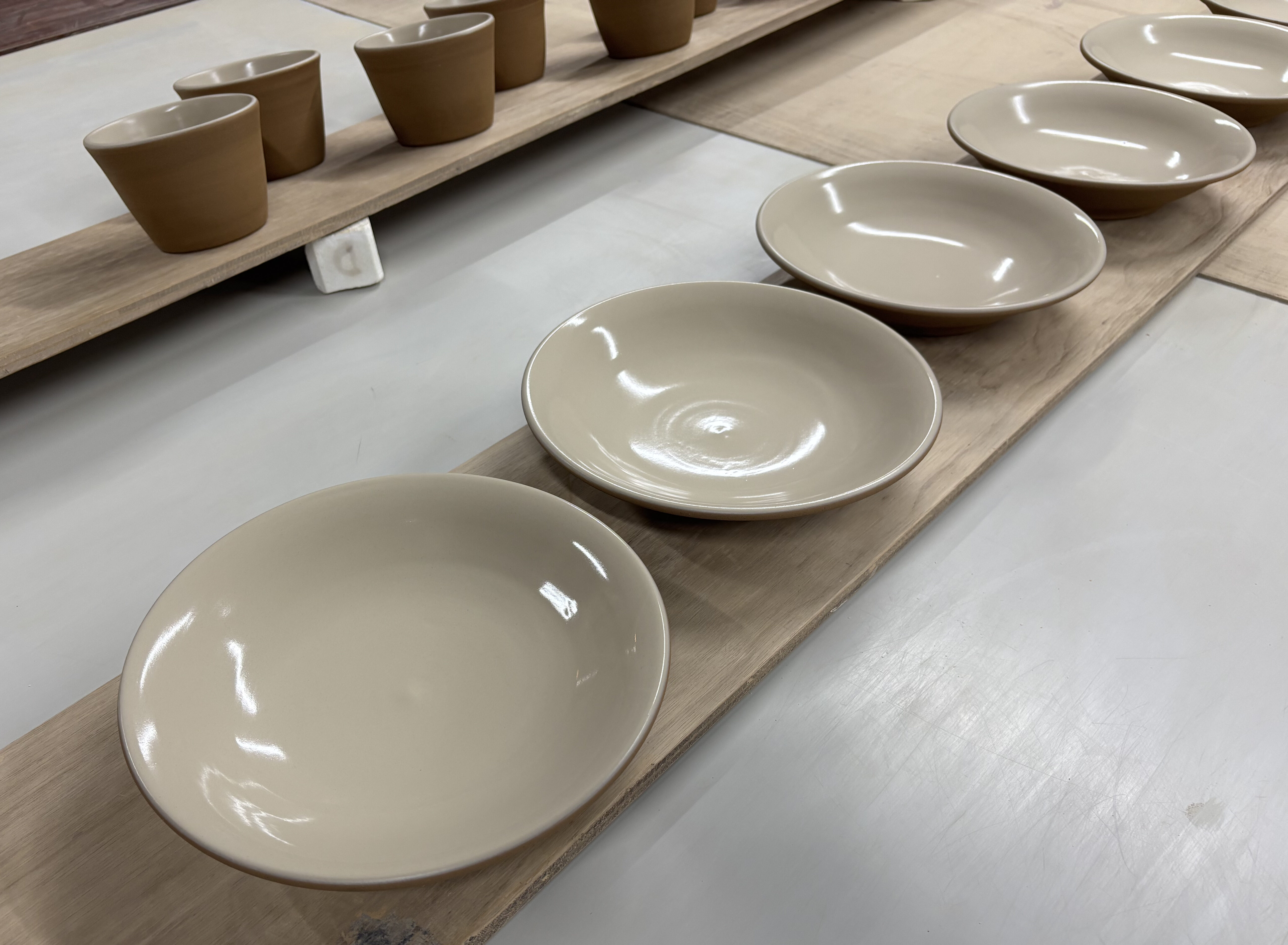 釉薬をかけたうつわ