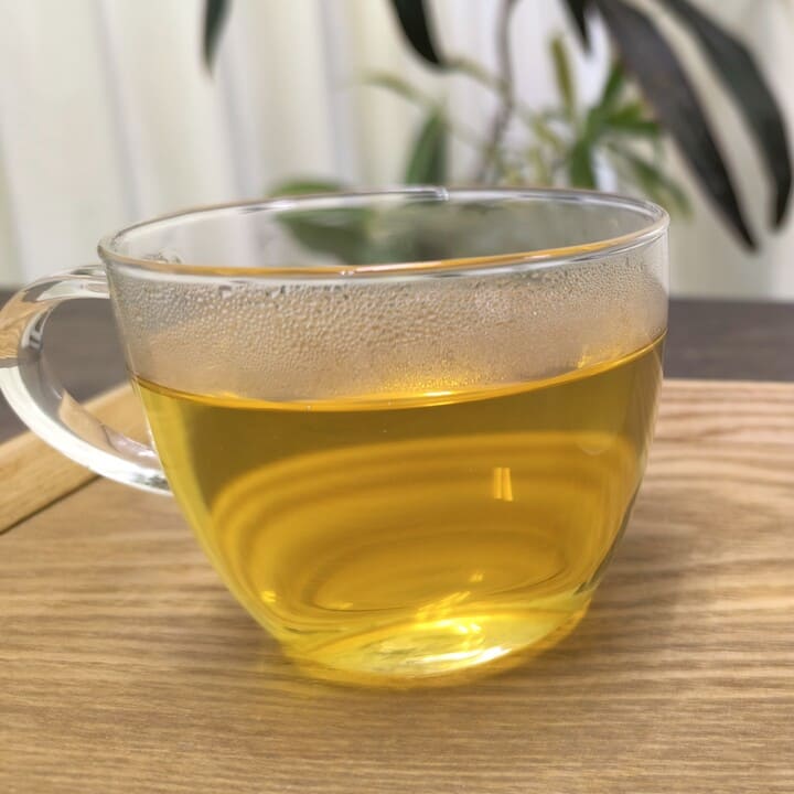 お湯を注ぐモリンガティー